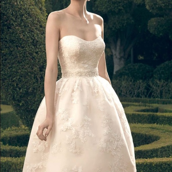 Timeless Wedding Dress - Picture 5 of 8